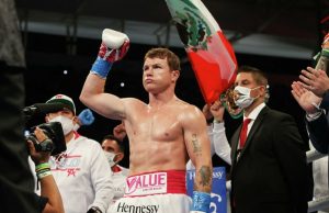 Альварес защитил титулы чемпиона мира WBC и WBA, победив Йылдырыма