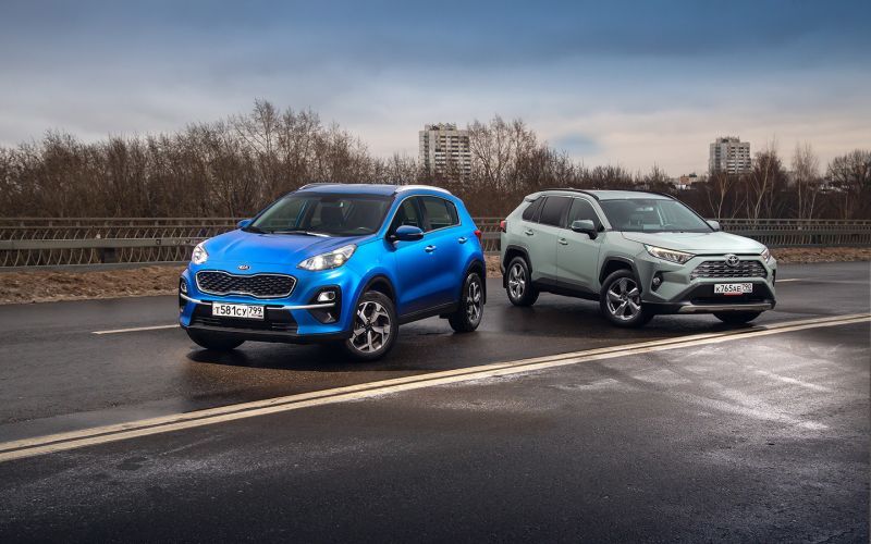 
            Базовые ценности. Тест-драйв Toyota RAV4 и Kia Sportage
        