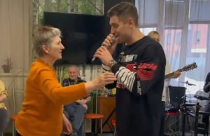 Бывшего возлюбленного Бузовой раскритиковали за выступление в доме престарелых