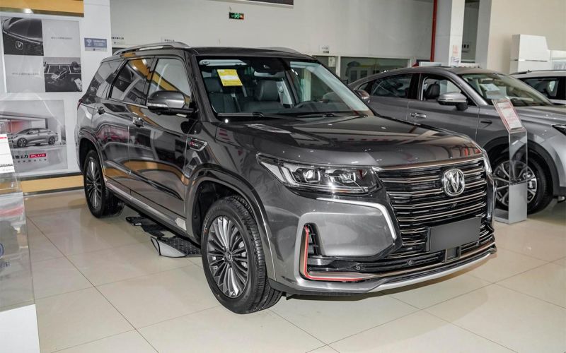 
            От нового &laquo;Москвича&raquo; до пикапа Lada. Что купить в феврале
        